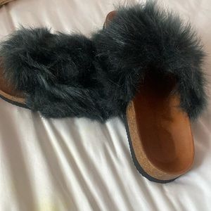 Faux fur slides